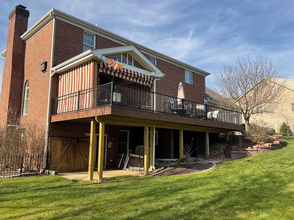 AZEK Vintage Series second-level deck with Weathered Teak decking and Mahogany border in Venetia, PA